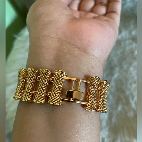 Elegant Gold Bracelet for Women - Picture 12 of 12